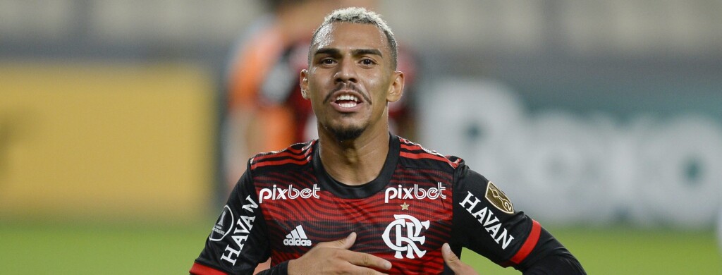 Com a janela europeia se encerrando, o Flamengo recebeu duas propostas por Matheuzinho. Todavia, segundo o ge, o rubro-negro recusou as ofertas dos ingleses
