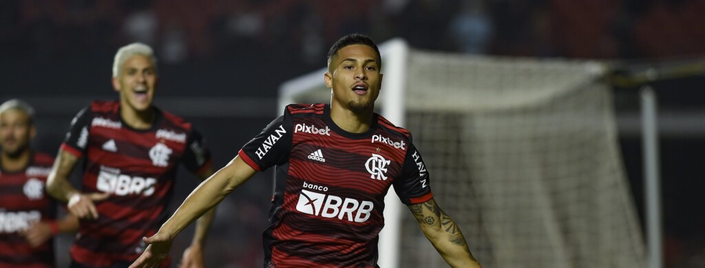 Após idas e vindas, João Gomes e Flamengo finalmente chegaram a um acordo e o volante permanecerá no clube da gávea por mais cinco anos