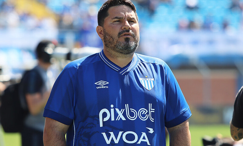 Após 34 partidas sob o comando técnico do Avaí, Eduardo Barroca é demitido do Leão da Ilha. Confira os feitos do treinador na temporada