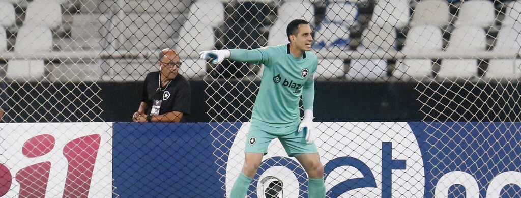 Após sofrer luxação no ombro na vitória por 2 a 0 diante do Atlético-MG, Gatito Fernández ficará de fora do restante da temporada do Botafogo