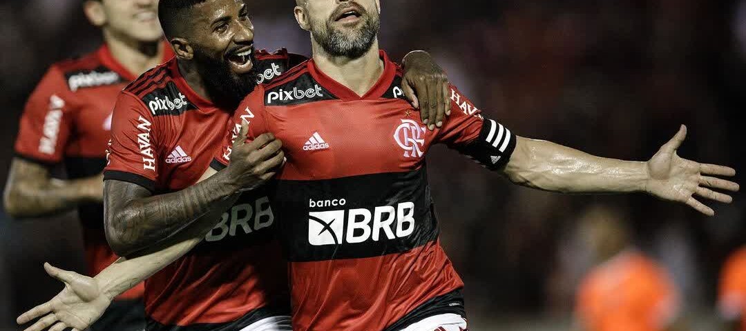 Após sete temporadas defendendo o Flamengo, Diego Ribas anuncia que irá se aposentar após o fim do Campeonato Brasileiro 2022. Confira os títulos do meia