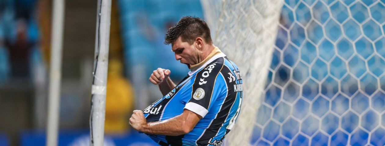 Sondado por Boca Juniors, Racing e Lanús, o Kannemann descartou deixar o Grêmio e acordou reduzir seu salário para permanecer no Imortal