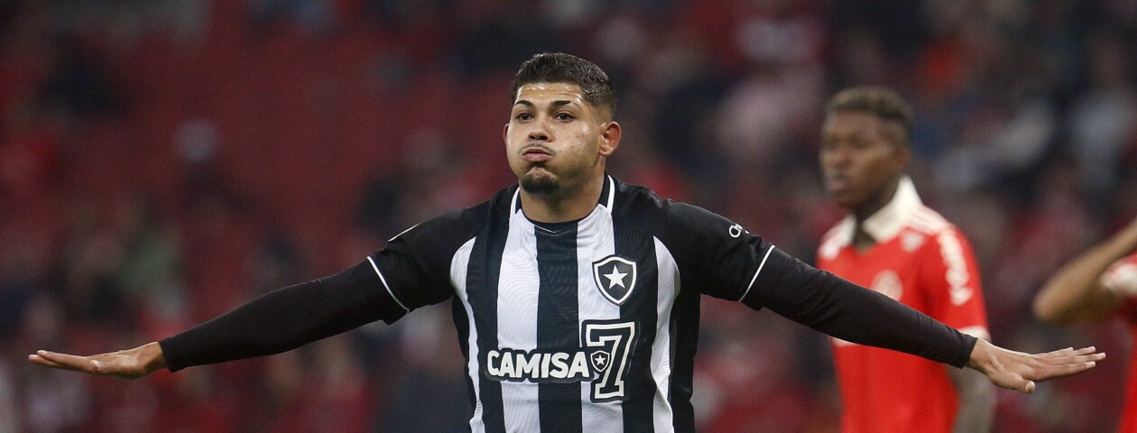 O atacante Erison, do Botafogo, está na mira de São Paulo e Coritiba. O jogador, que está cedido ao Estoril, de Portugal, deve rescindir seu contrato