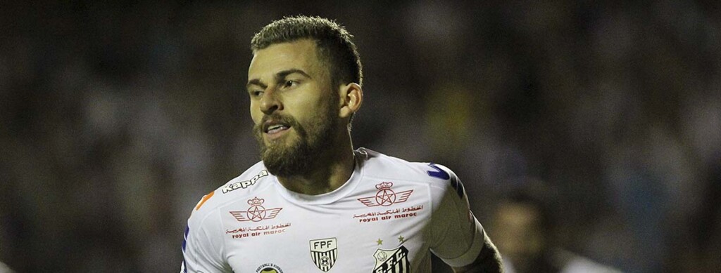 Sem clube após finalizar sua passagem no Fortaleza, Lucas Lima abriu conversas com o Santos. O jogador já faturou dois estaduais com a camisa do Peixe