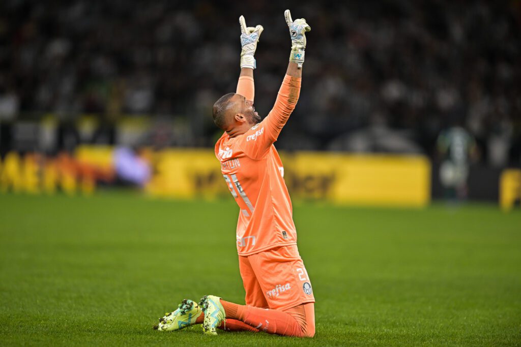 Weverton prevê saudade de jogar pelo Palmeiras, mas diz: O que vale nesse  momento é a vida